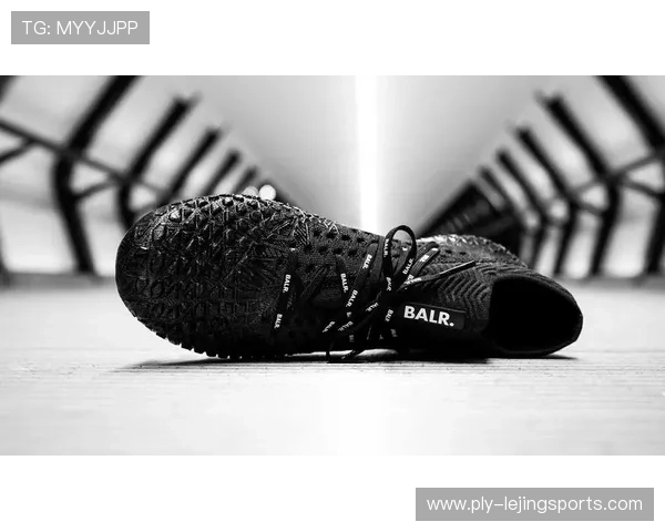 足球球星们的时尚之选板鞋如何影响潮流趋势与球场外形象塑造 足球球星们的时尚之选板鞋如何影响潮流趋势与球场外形象塑造